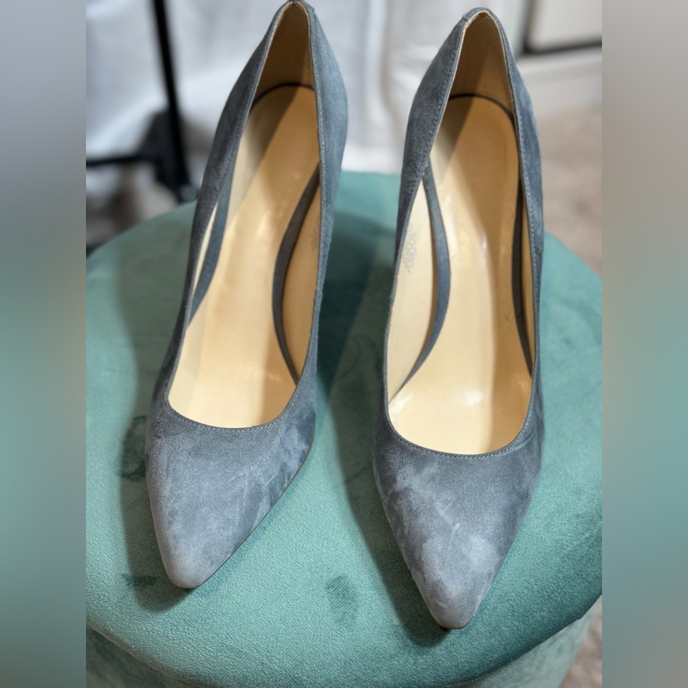 Baby Blue Suede pumps